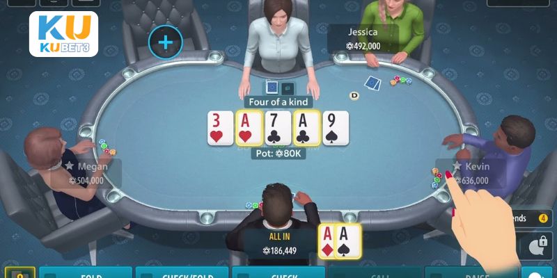 Giao diện Poker Kubet với bài riêng, bài chung và khu vực đặt cược